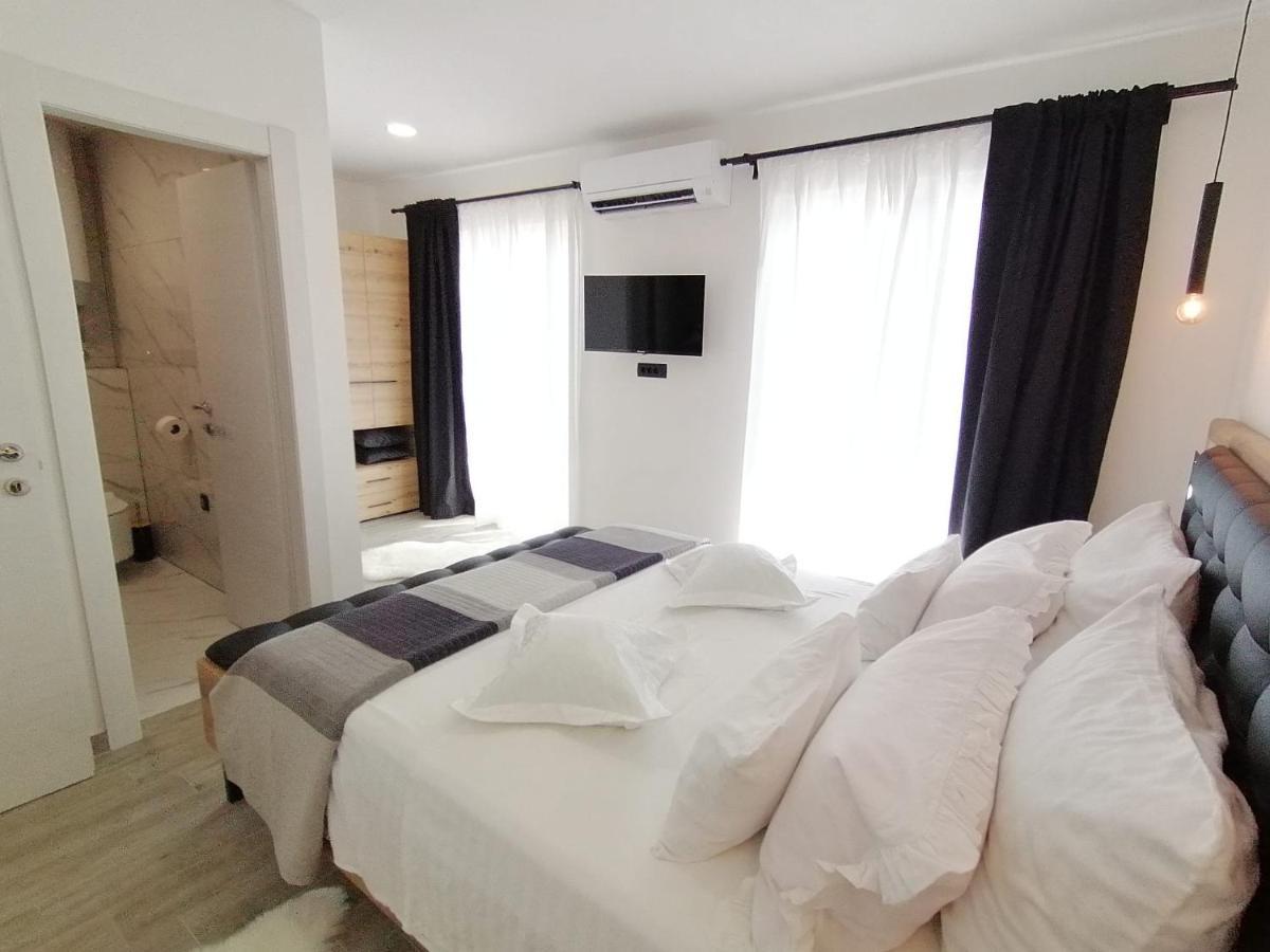 Apartman Max !!!! Omiš Esterno foto